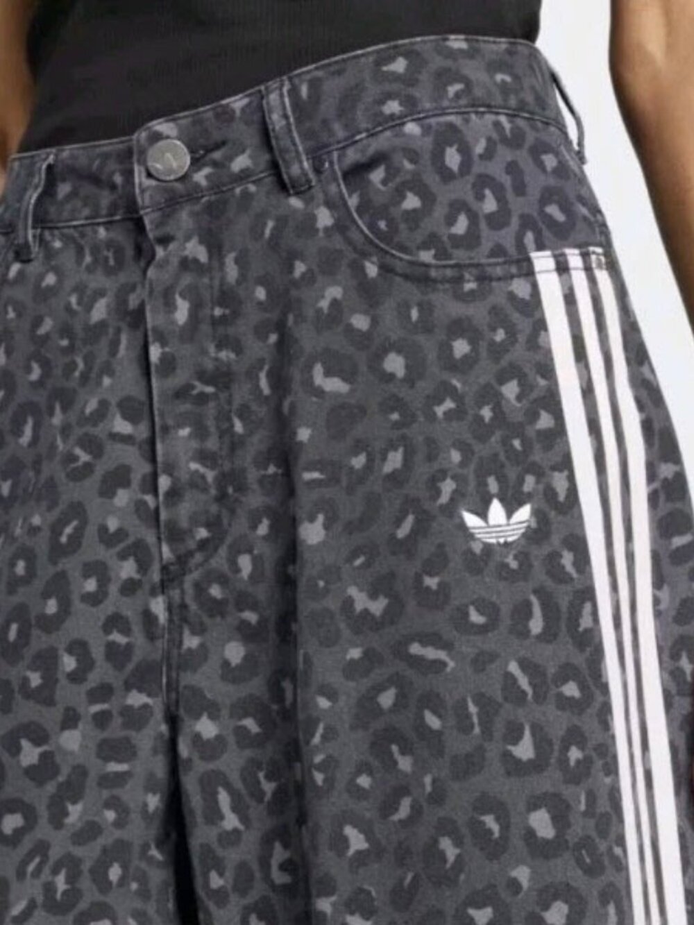 ADIDAS ORIGINALS 3 STRIPES LEOPARD DENIM BERMUDA SHORTS - Picture 6 of 7